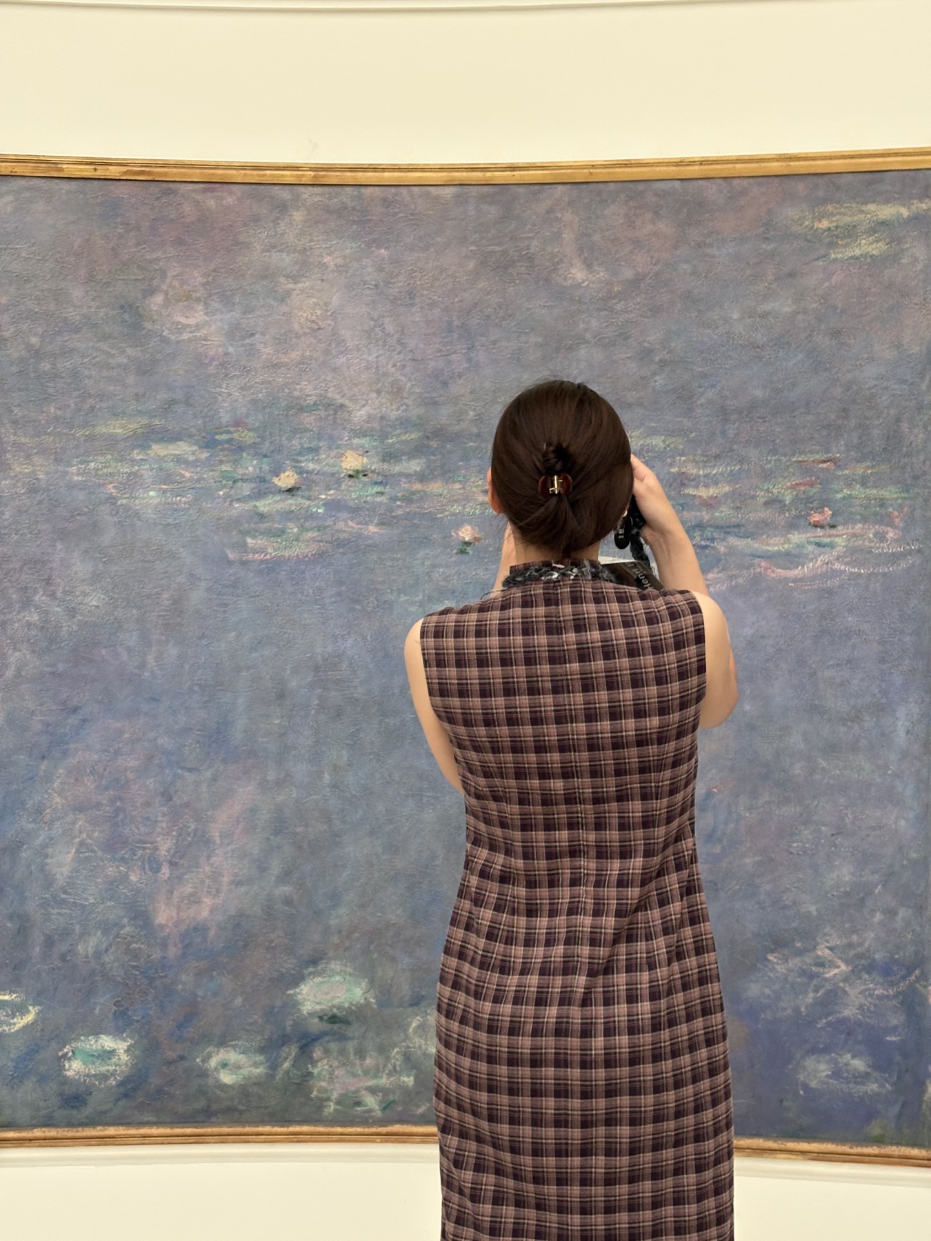 Yiwen photographing Monet's Water Lilies in a museum